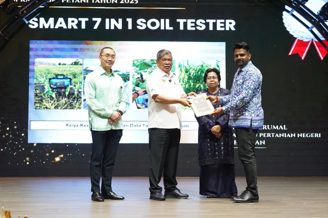 The Smart 7-in-1 Soil Tester award presentation, 2025