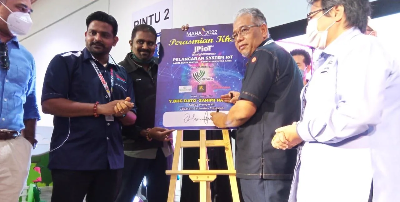 The JPIoT launch plaque being signed at MAHA 2022